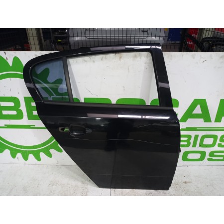Recambio de puerta trasera derecha para opel astra h berlina elegance referencia OEM IAM 94710107  