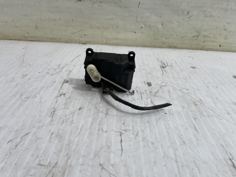 Recambio de motor apertura trampilla para kia carnival ii 2.9 crdi lx referencia OEM IAM H400730590  