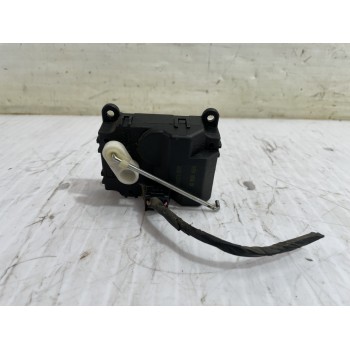 Recambio de motor apertura trampilla para kia carnival ii 2.9 crdi lx referencia OEM IAM H400730590  