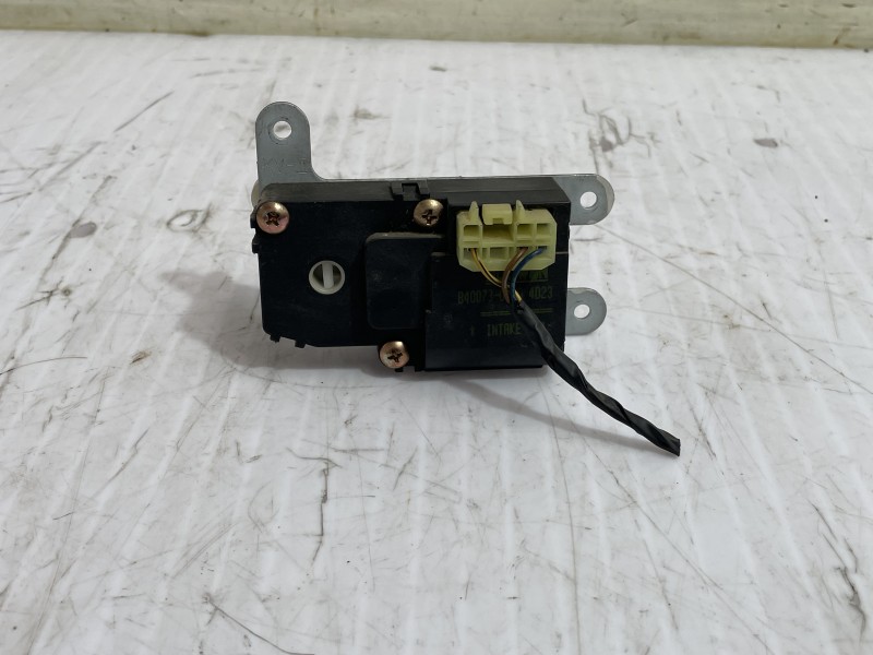 Recambio de motor apertura trampilla para kia carnival ii 2.9 crdi lx referencia OEM IAM B400730170  