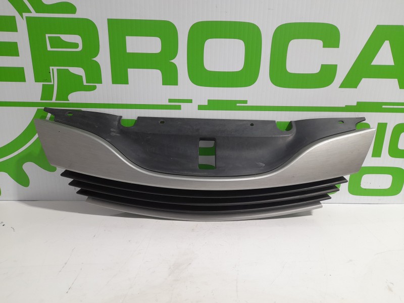 Recambio de rejilla delantera para renault laguna ii (bg0) 1.6 referencia OEM IAM 8200012581  