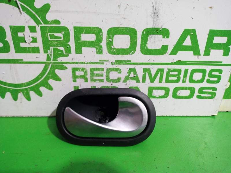 Recambio de maneta interior delantera derecha para renault scenic ii grand emotion referencia OEM IAM 8200028486  