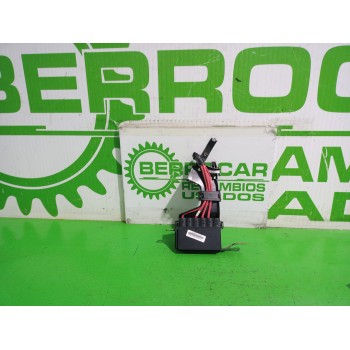 Recambio de caja reles / fusibles para renault scenic iii xmod bose referencia OEM IAM 243170003R  