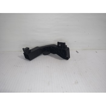 SOPORTE FARO IZQUIERDO 64117AT000 