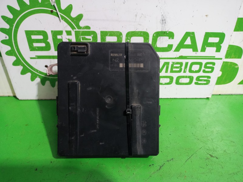 Recambio de caja reles / fusibles para renault scenic ii grand emotion referencia OEM IAM 8200481866  