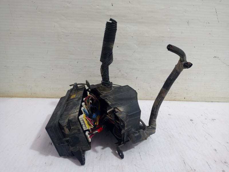 Recambio de caja reles / fusibles para kia carnival ii 2.9 crdi lx referencia OEM IAM OK53H66760  