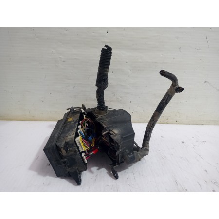 Recambio de caja reles / fusibles para kia carnival ii 2.9 crdi lx referencia OEM IAM OK53H66760  