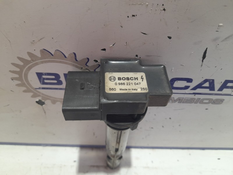 Recambio de bobina encendido para volkswagen polo (9n1) 1.2 referencia OEM IAM 0986221047  
