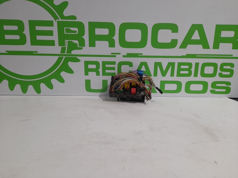 Recambio de caja reles / fusibles para renault laguna ii (bg0) 1.6 referencia OEM IAM 8200004201E  