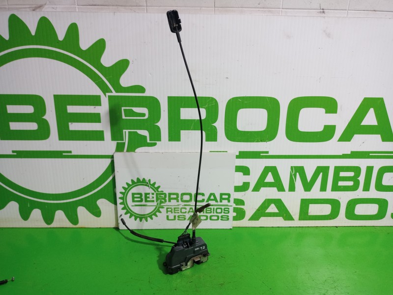 Recambio de cerradura puerta trasera izquierda para renault scenic ii grand emotion referencia OEM IAM 8200119333  