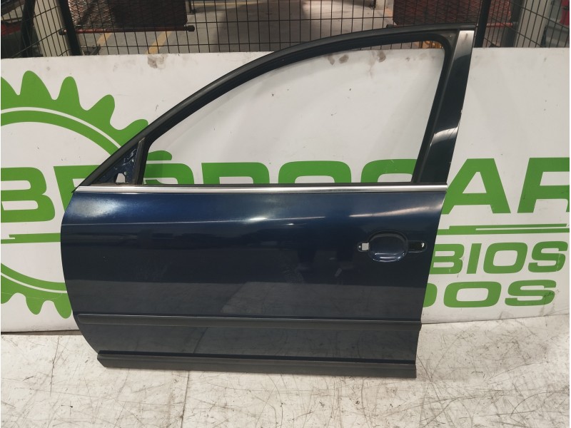 Recambio de puerta delantera izquierda para volkswagen passat berlina (3b3) 1.6 referencia OEM IAM 3B4831051BE  