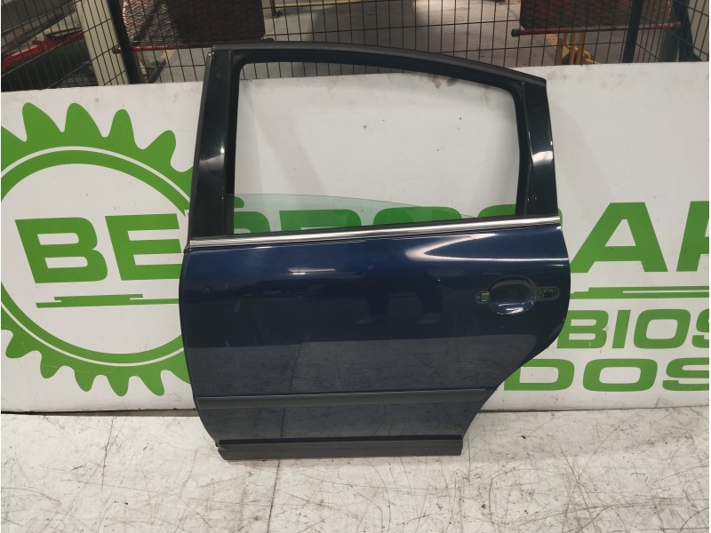 Recambio de puerta trasera izquierda para volkswagen passat berlina (3b3) 1.6 referencia OEM IAM 3B5833051AB  