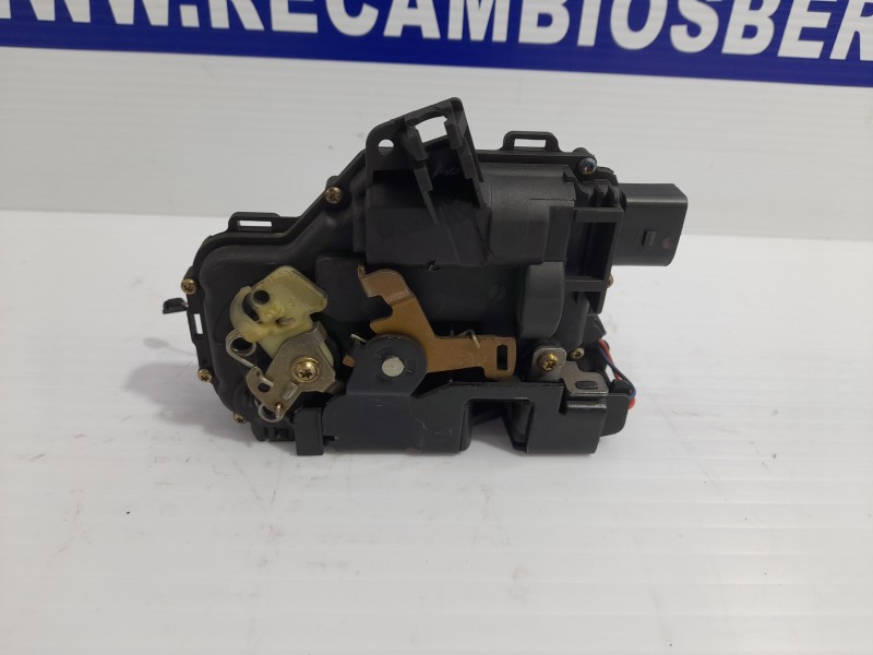 Recambio de cerradura puerta delantera izquierda para volkswagen golf iv variant (1j5) 1.6 referencia OEM IAM C3B1837015A  
