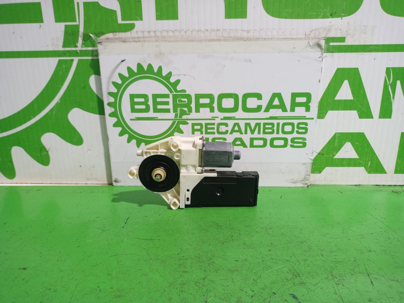 Recambio de motor elevalunas delantero derecho para renault laguna grandtour iii renault laguna iii grandtour referencia OEM IAM