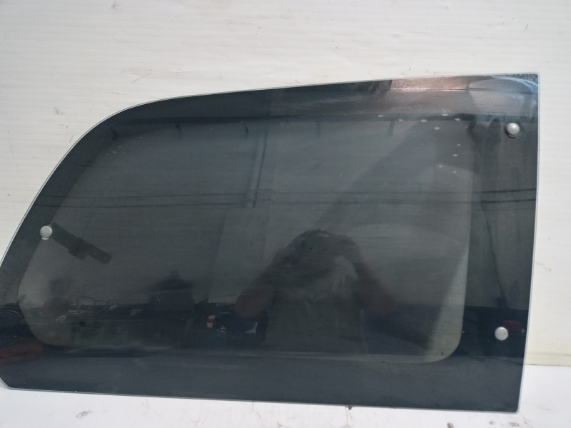 Recambio de luna custodia trasera derecha para kia carnival ii 2.9 crdi lx referencia OEM IAM 43R00108  