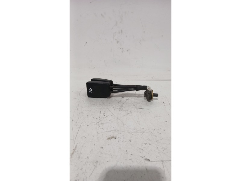 Recambio de enganche cinturon trasero derecho para seat arosa (6h1) 1.4 tdi referencia OEM IAM 6X0857488  