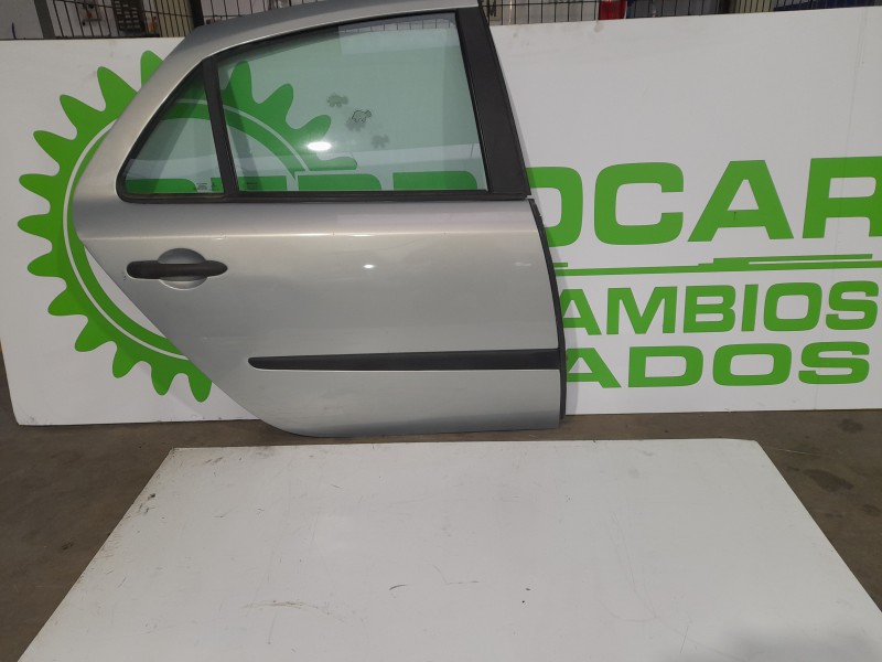 Recambio de puerta trasera derecha para renault laguna ii (bg0) 1.6 referencia OEM IAM 7751472441  