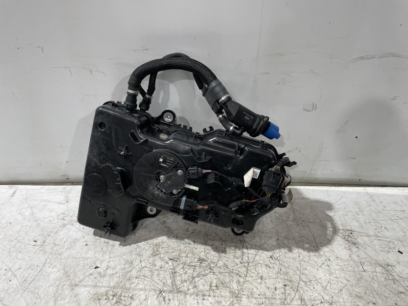 Recambio de deposito aditivo fap para volkswagen transporter t6 t6 caravelle trendline referencia OEM IAM 7E0131877  