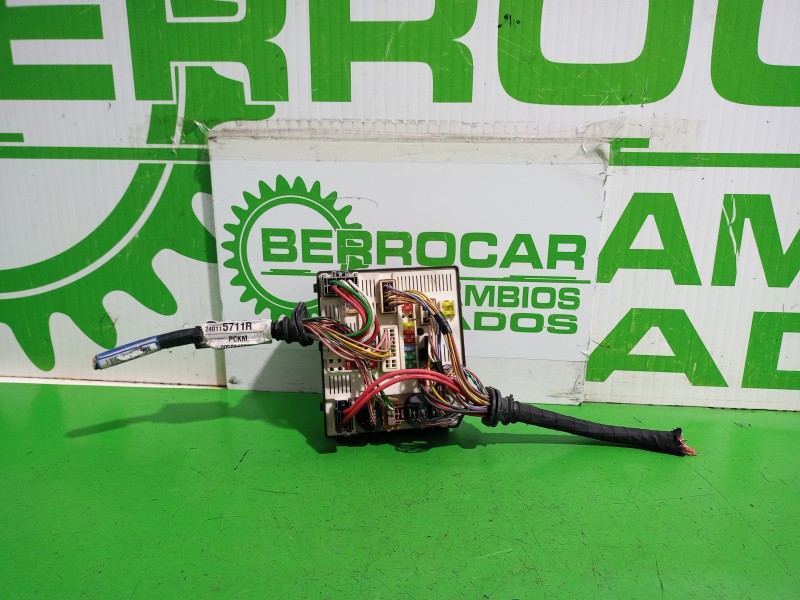 Recambio de caja reles / fusibles para renault laguna grandtour iii renault laguna iii grandtour referencia OEM IAM 284B63984R  