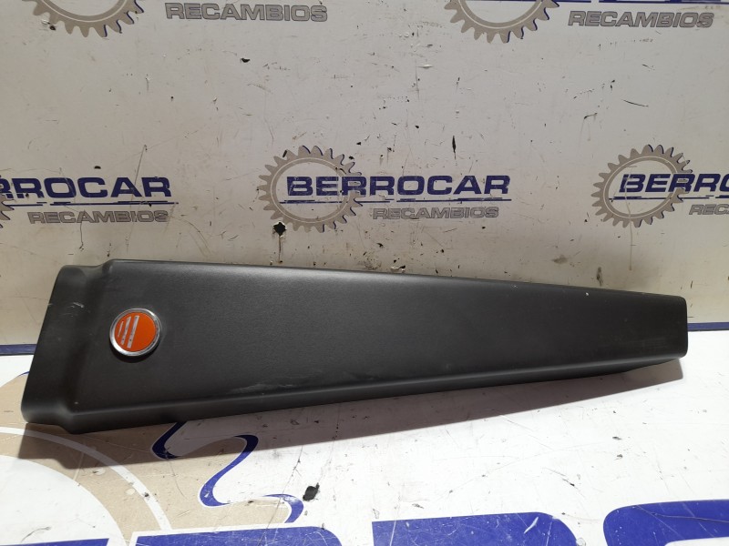 Recambio de moldura lateral para seat ibiza (6p1) 1.0 tsi referencia OEM IAM 6P4853290  