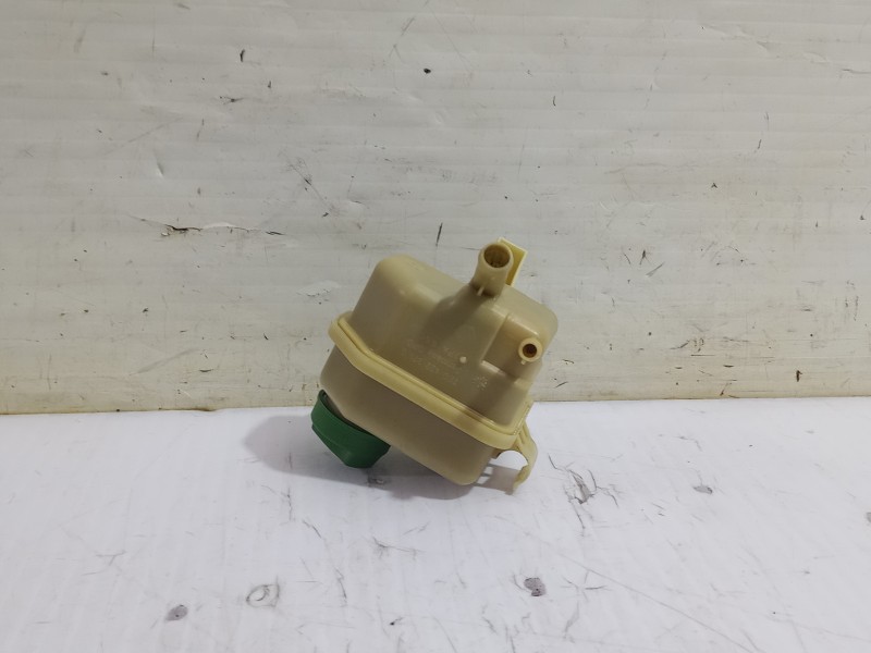 Recambio de deposito servo para volkswagen transporter t6 t6 caravelle trendline referencia OEM IAM 7E0422371G  