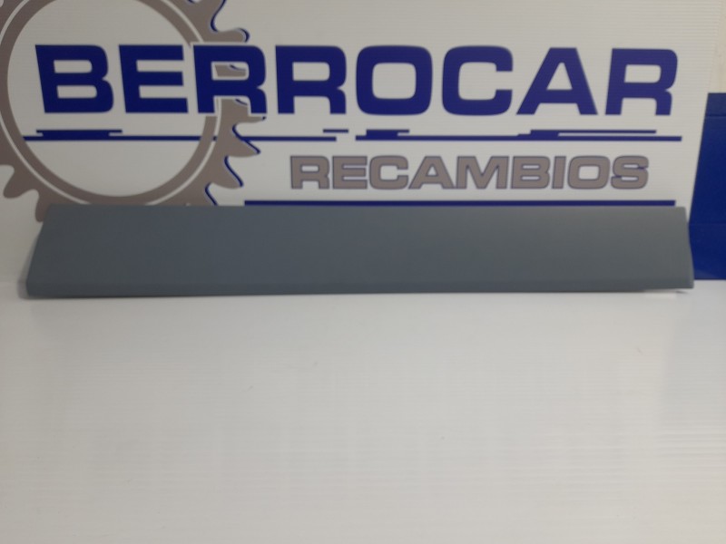 Recambio de moldura para renault trafic furgón 2.0 dci diesel energy referencia OEM IAM 93867912  