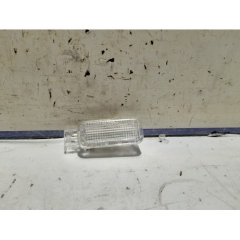 LUZ INTERIOR 4B0947415 