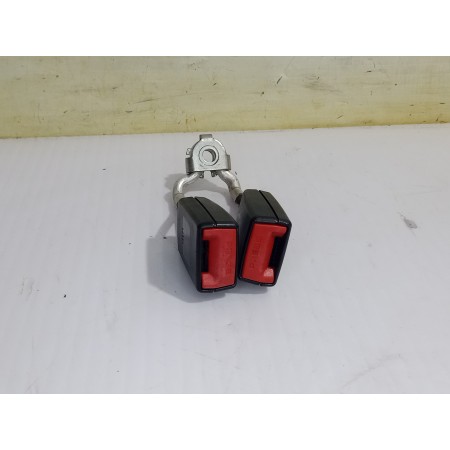 Recambio de enganche cinturon trasero derecho para skoda fabia (5j2 ) family referencia OEM IAM 5J6857488  