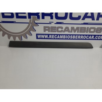 Recambio de moldura para renault kangoo referencia OEM IAM 808217463R  