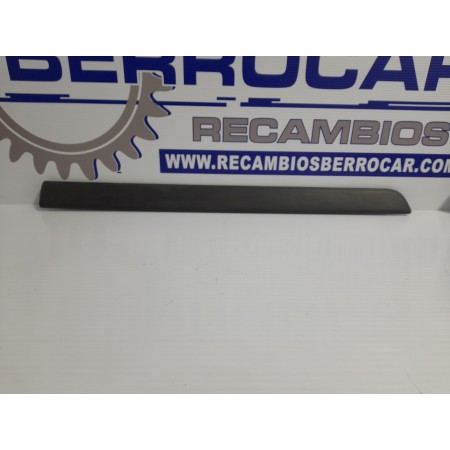 Recambio de moldura para renault kangoo referencia OEM IAM 808217463R  