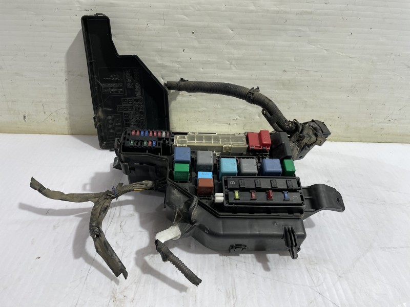 Recambio de caja reles / fusibles para toyota prius (nhw20) basis referencia OEM IAM 5525YA1  
