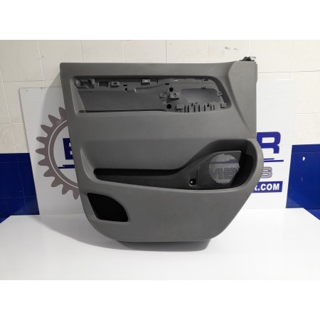 Recambio de guarnecido puerta delantera izquierda para opel vivaro combi 1.5 cdti dpf referencia OEM IAM 156121402 98082244ZM  