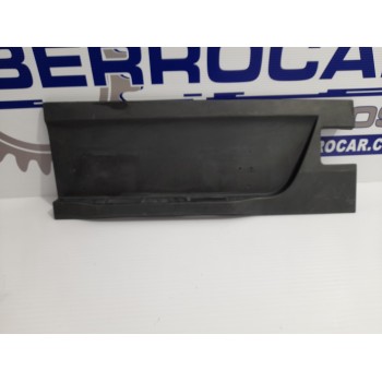 Recambio de molduras traseras para iveco daily furgón 2.3 diesel scr referencia OEM IAM 5801541464 5801540269  