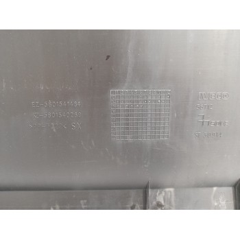 Recambio de molduras traseras para iveco daily furgón 2.3 diesel scr referencia OEM IAM 5801541464 5801540269  