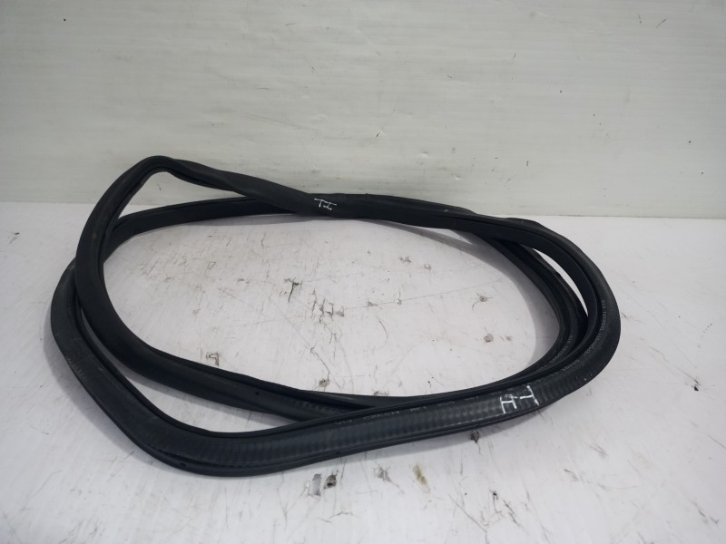 Recambio de goma contorno para volkswagen passat lim. (362) advance bluemotion referencia OEM IAM 3C4867911B  