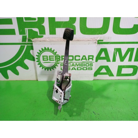 Recambio de pedal embrague para opel astra h berlina elegance referencia OEM IAM 672702 / 13173772  