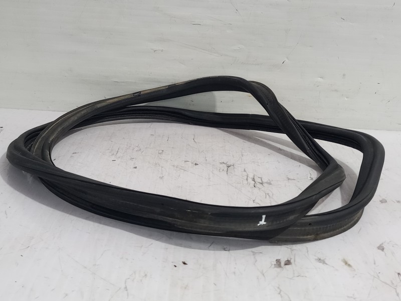 Recambio de goma contorno para volkswagen passat lim. (362) advance bluemotion referencia OEM IAM 3C4867911B  