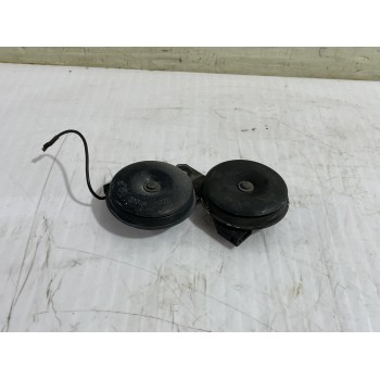 Recambio de claxon para toyota prius (nhw20) basis referencia OEM IAM E130030  