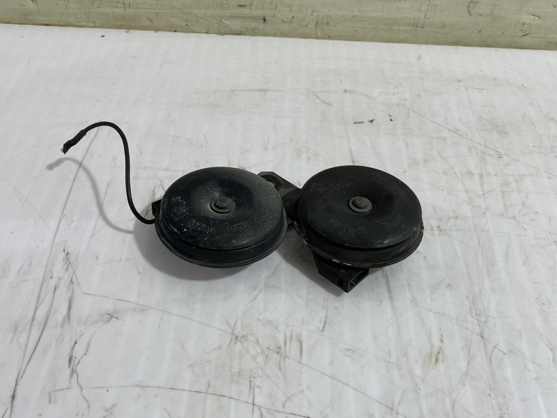 Recambio de claxon para toyota prius (nhw20) basis referencia OEM IAM E130030  