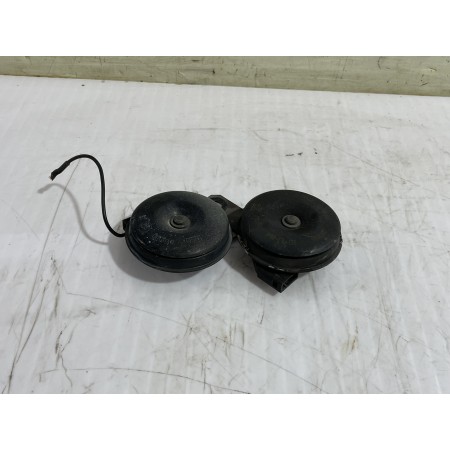 Recambio de claxon para toyota prius (nhw20) basis referencia OEM IAM E130030  