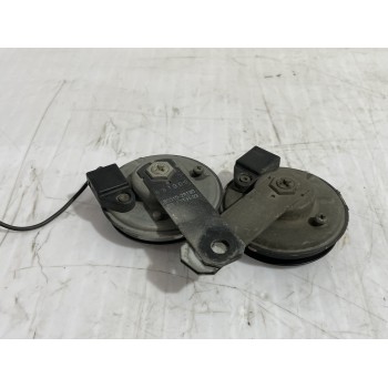 Recambio de claxon para toyota prius (nhw20) basis referencia OEM IAM E130030  