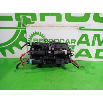 Recambio de caja reles / fusibles para opel astra h berlina elegance referencia OEM IAM 13145017  