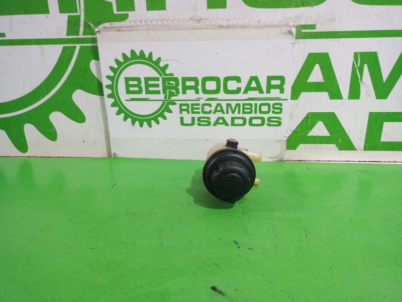 Recambio de deposito servo para kia sorento i (jc) 2.5 crdi referencia OEM IAM 571503E100  