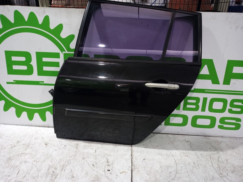 Recambio de puerta trasera izquierda para renault megane ii familiar 1.9 dci diesel referencia OEM IAM 7751475034  