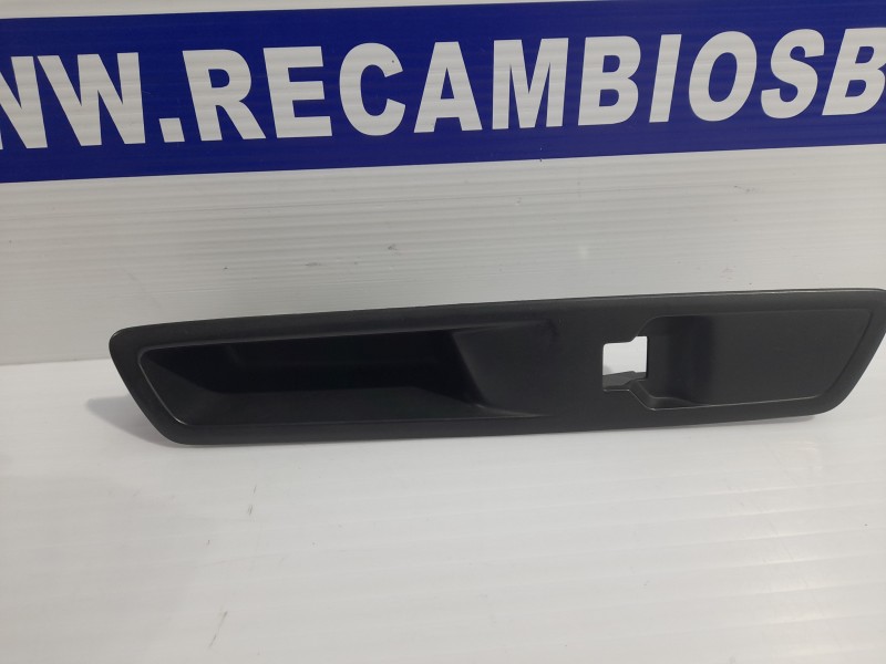 Recambio de moldura interior para opel vivaro furgón 2.0 diesel referencia OEM IAM 98144407ZD  