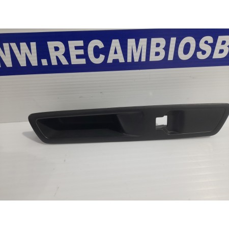 Recambio de moldura interior para opel vivaro furgón 2.0 diesel referencia OEM IAM 98144407ZD  