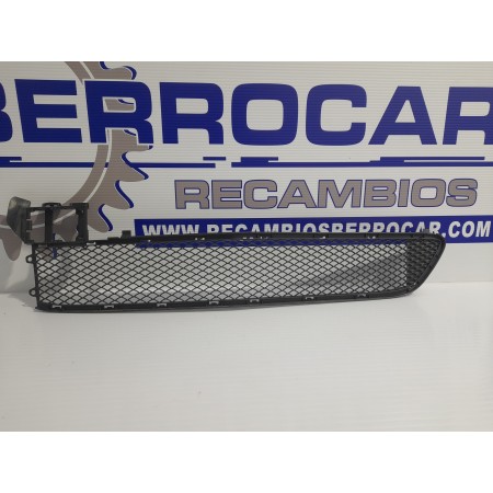 Recambio de rejilla delantera para mercedes-benz clase b (w246) 2.1 cdi cat referencia OEM IAM A2468852222 A2468852322  
