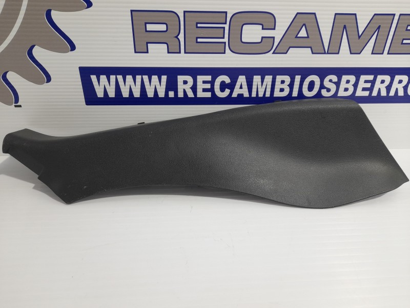 Recambio de moldura interior para renault megane iii sport tourer referencia OEM IAM 849500011R  