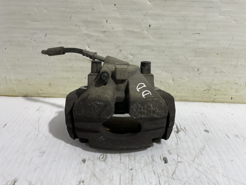 Recambio de pinza de freno delantera derecha para volkswagen transporter t6 t6 caravelle trendline referencia OEM IAM 7H0615424A