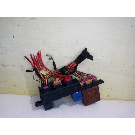 Recambio de caja reles / fusibles para audi a6 avant (4b5) 2.5 tdi quattro referencia OEM IAM 8L0941822A  